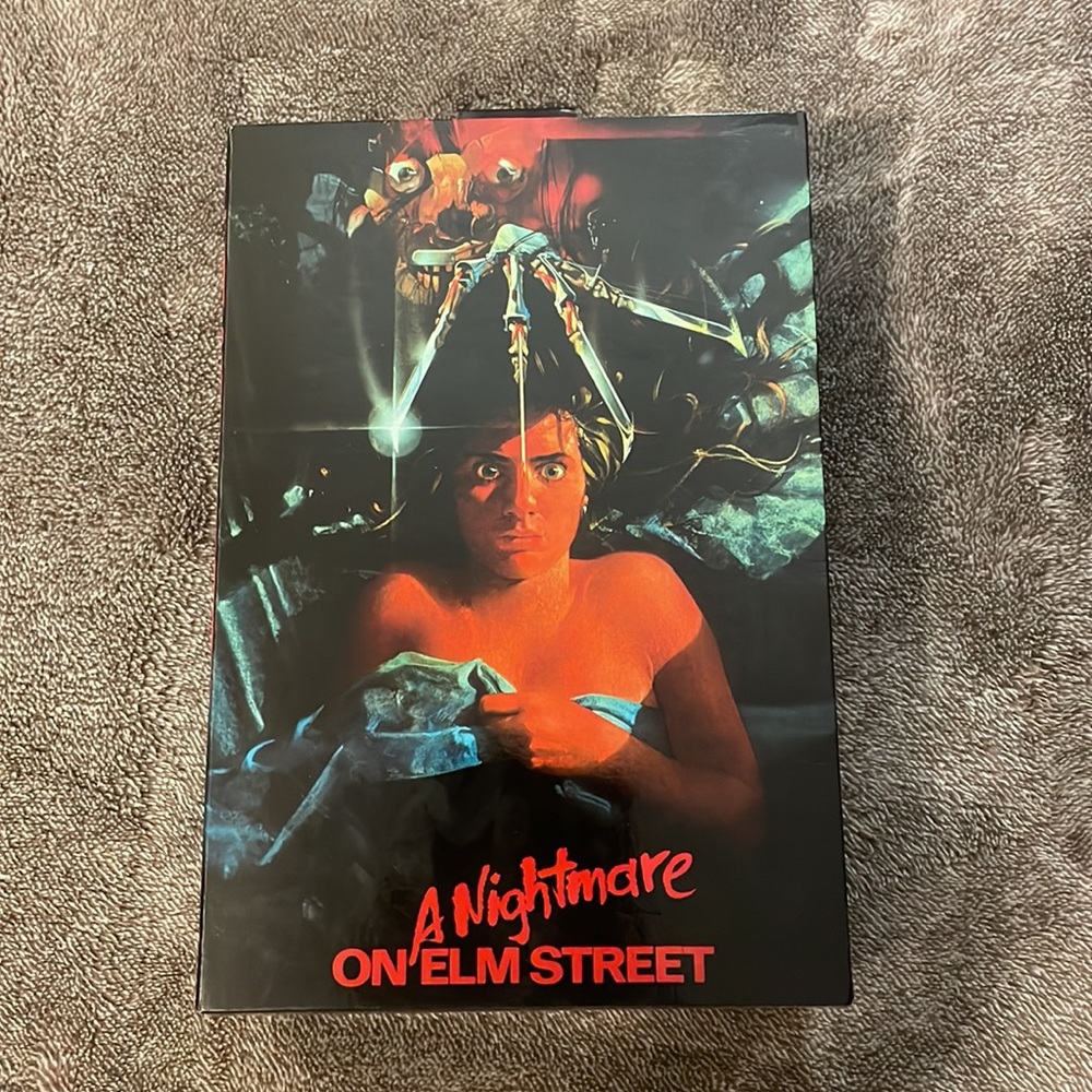 NECA- A NIGHTMARE ON ELM STREET ULTIMATE FREDDY